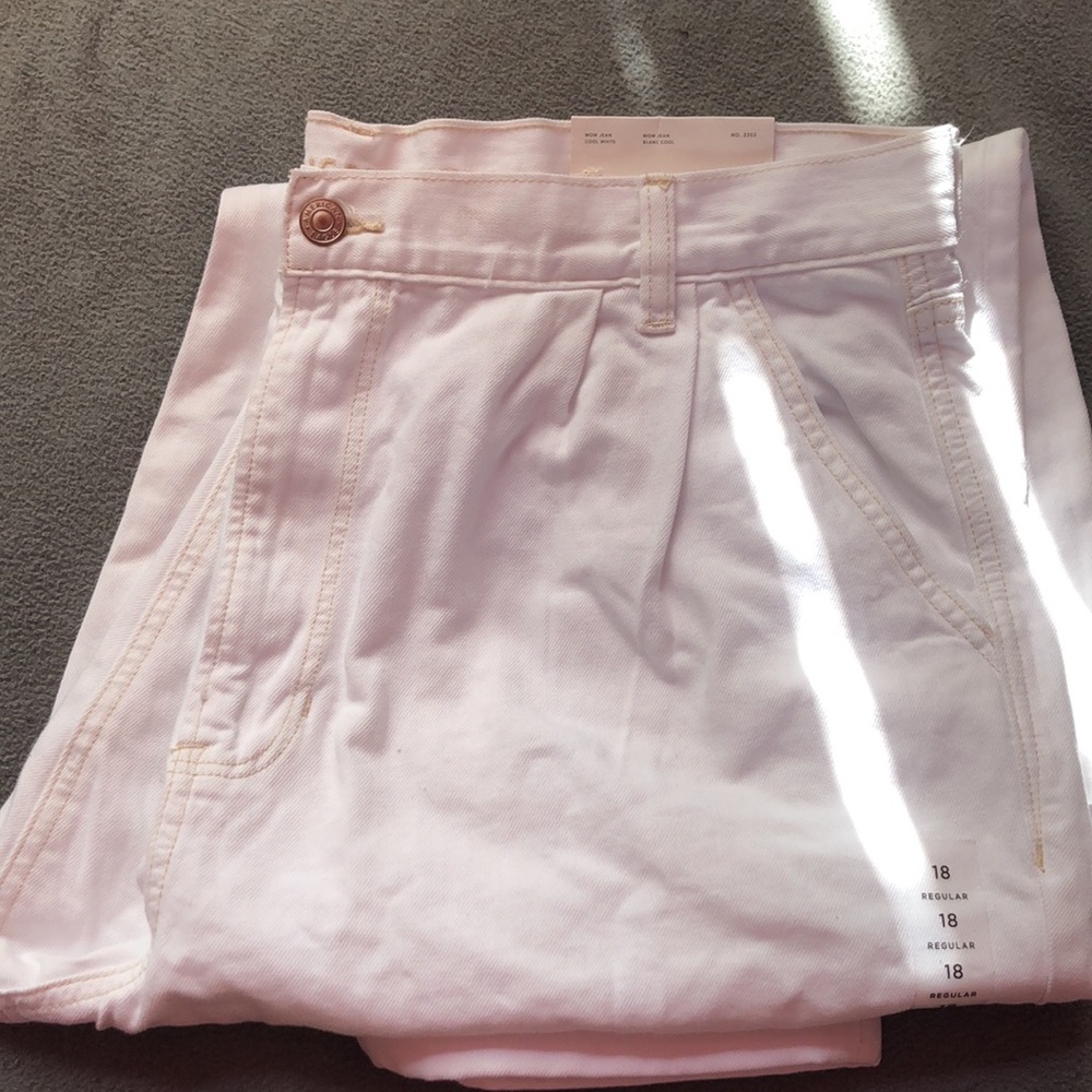 White American Eagle Mom Jeans!